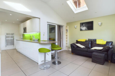 Kitchen / Lounge
