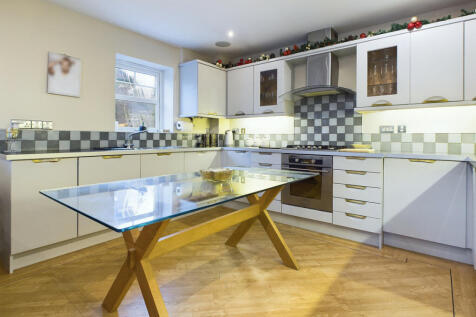 Kitchen / Living Area