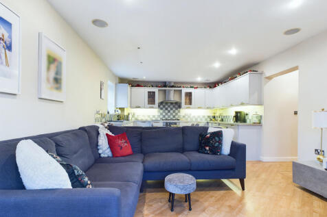 Kitchen / Living Area