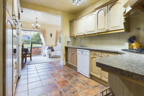 Kitchen / Living Area
