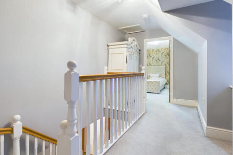 Landing to Master Suite