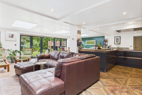Main Kitchen / Living Area