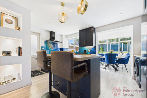 Open Kitchen / Living Area