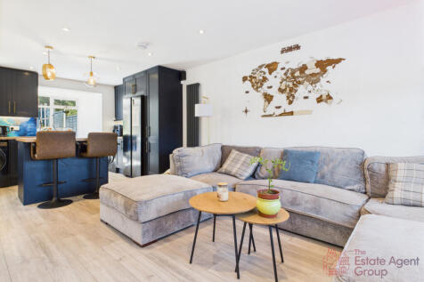 Open Kitchen / Living Area
