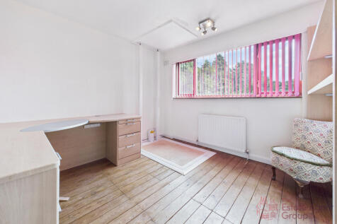 CAM02494G0-PR0046-STILL025