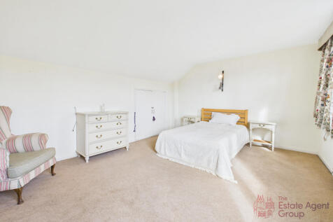 CAM02494G0-PR0046-STILL032