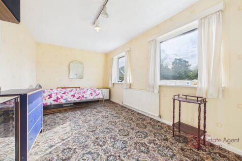 CAM02494G0-PR0064-STILL004