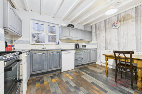 CAM02494G0-PR0066-STILL021