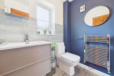 CAM02494G0-PR0062-STILL011