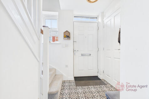 CAM02494G0-PR0074-STILL010