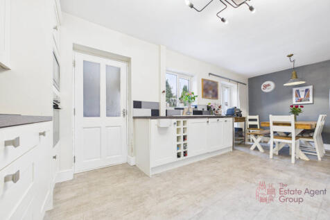 CAM02494G0-PR0077-STILL010