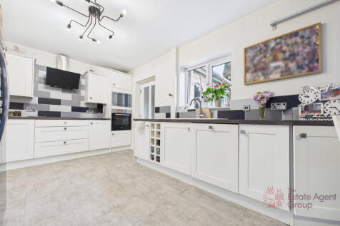 CAM02494G0-PR0077-STILL011