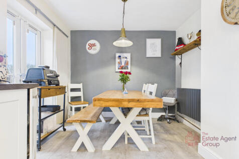 CAM02494G0-PR0077-STILL013