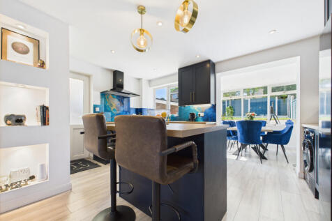 Open Kitchen / Living Area