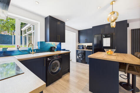Open Kitchen / Living Area