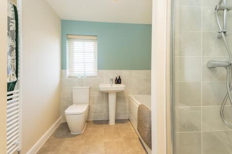 Family bathroom in the 4 bedroom Culver