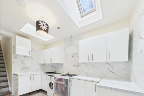 Newly Refurbished 2 Bedroom Flat for Rent