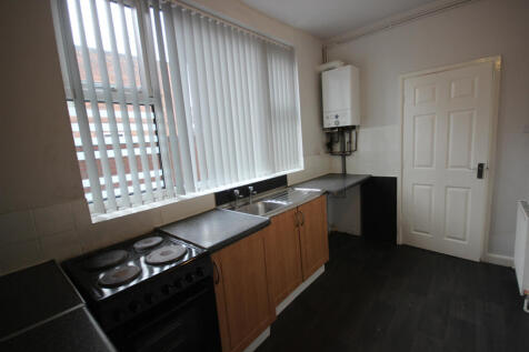 Two Bed Apartment to Let with Private Parking