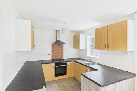 2 bed terraced house to rent Foss Grove, Hull HU8