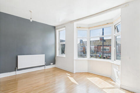 Two Bed 3-Storey Apartment to Rent