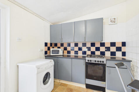 Two Bed 3-Storey Apartment to Rent