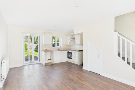 Newly Refurbished 2 Bed House to Let