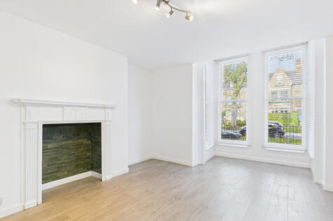 Modern First Floor Apartment with Private Parking