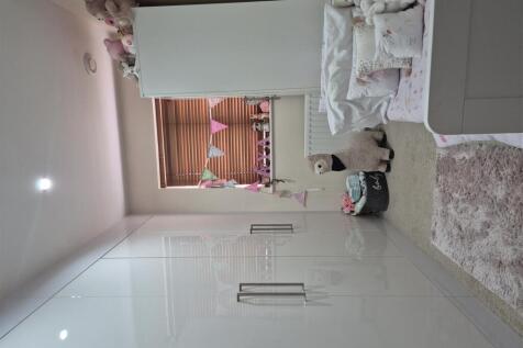 Winnie_23_bed3.jpg