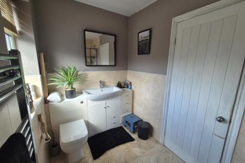Firbank_200_bath2.jpg
