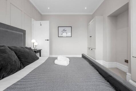 Bedroom 1.jpg