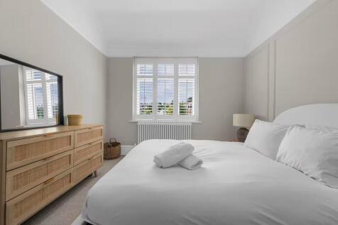 Bedroom 22.jpg