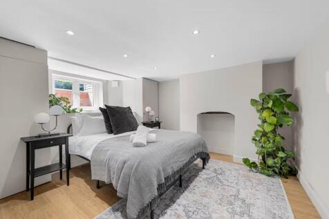 Bedroom 42.jpg