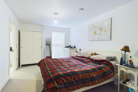 CAM02571G0-PR0096-STILL014.jpg