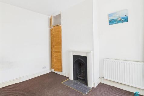 CAM02571G0-PR0099-STILL014.jpg