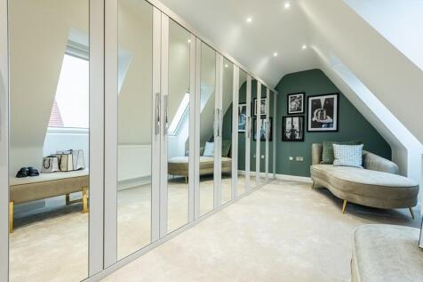 Moreton Bedroom Dressing Area