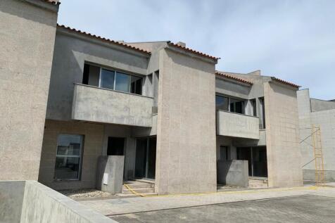 4 bedroom semi-detac