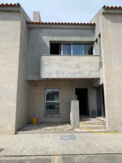 4 bedroom semi-detac