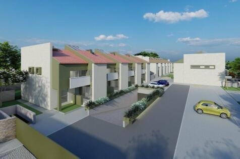 4 bedroom semi-detac