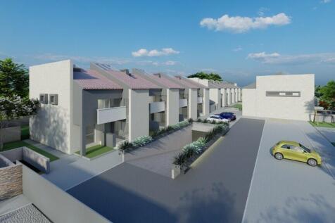 4 bedroom semi-detac