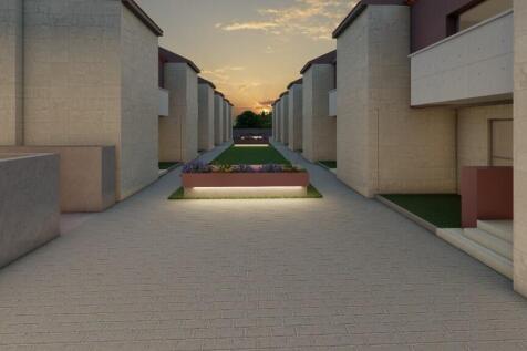 4 bedroom semi-detac
