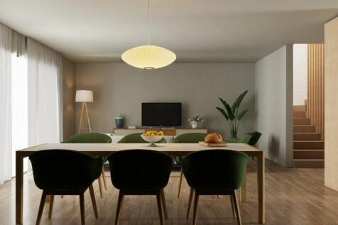 4 bedroom semi-detac
