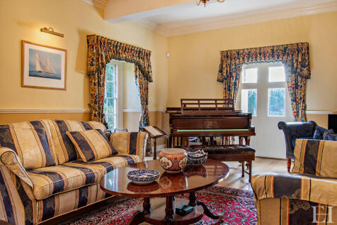 8585483-interiorw...