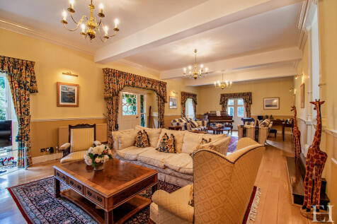 8585483-interiorw...
