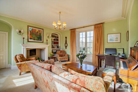 8585483-interiorw...