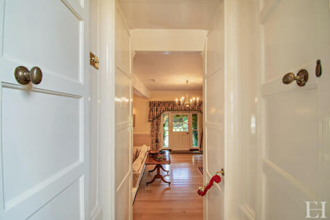 8585483-interiorw...