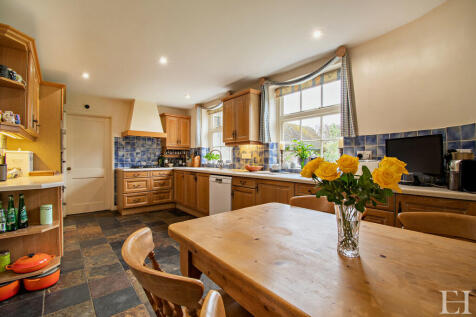 8585483-interiorw...