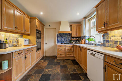 8585483-interiorw...