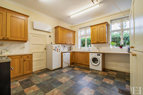 8585483-interiorw...