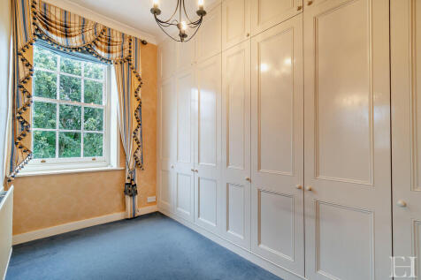 8585483-interiorw...