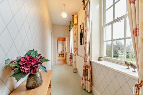 8585483-interiorw...
